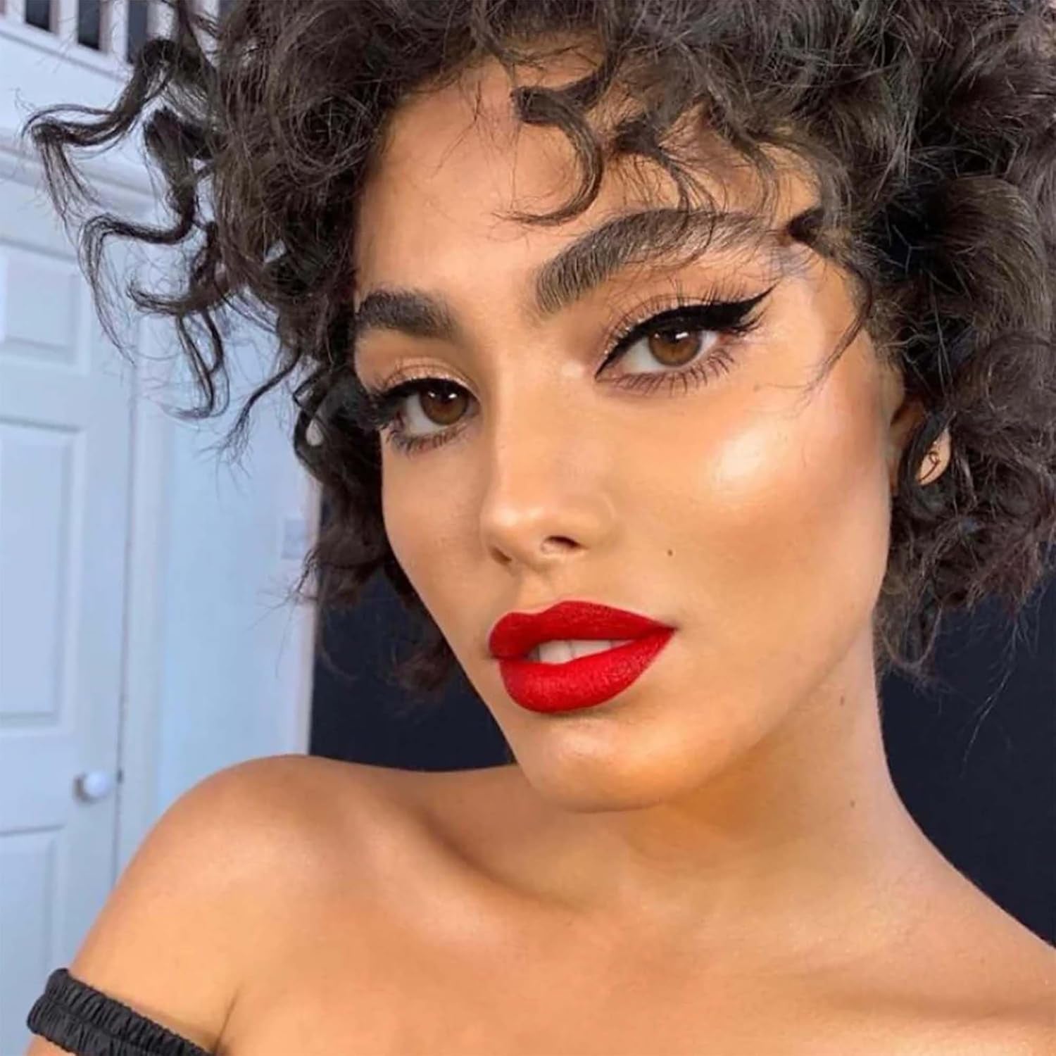 the Bolds Lip Kit - Matte Lipstick for Women - Kiss Proof Liquid Lipstick - Elevate Your Lip Makeup with Vibrant Colors - 4 Pc